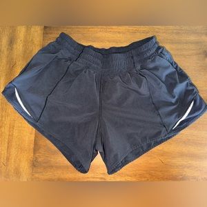 Lululemon Hotty Hot Low Rise Lined Short 4”